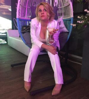 Valentina Mazunina Instagram - Спасибо @to_be_bride за костюм)))