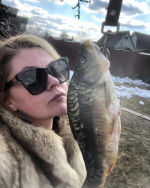 Valentina Mazunina Instagram - Клюём, до сих пор)) @dorofeza когда уже опять будем рыбу выгуливать??