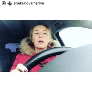 Valentina Mazunina Instagram - #реальныедевченки #МашаВаля #подружки #марияскорницкая #валентинамазунина #смешнодослез #жизньболь