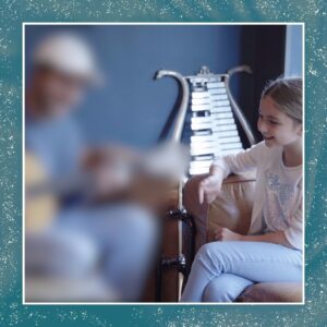 Valentina Tronel Instagram - Cette fois-ci c’est une devinette assez spéciale… Ce n’est pas une reprise mais un artiste que j’adore qui m’a écrit cette chanson originale 💖
J’adore sa musique et je suis très heureuse de pouvoir interpréter cette chanson qui me tient à coeur !
Alors, vous avez deviné ?
Dites-moi tout dans les commentaires ✨