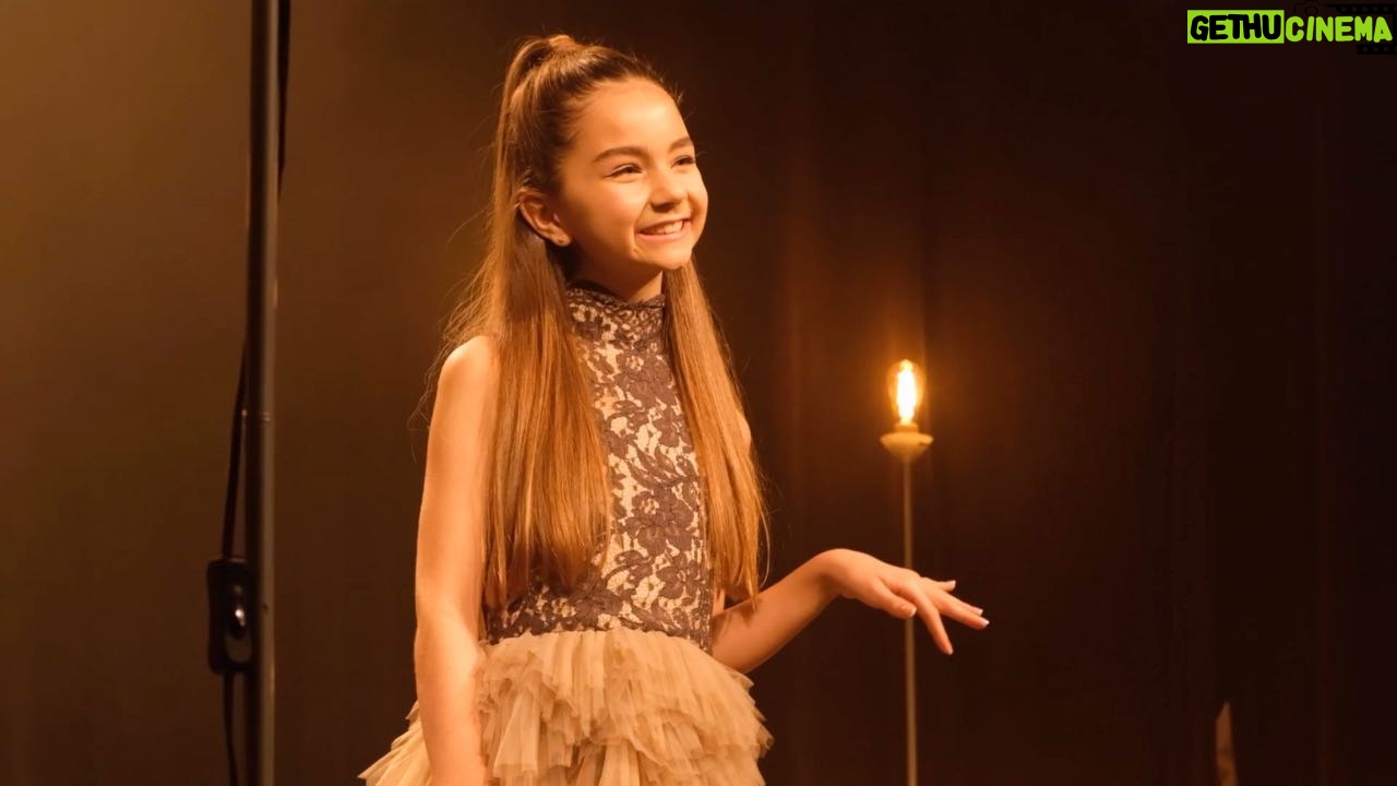 Valentina Tronel Instagram - Coucou les amis 💕 Pour ce dernier épisode j’avais très envie de vous emmener avec moi sur le tournage du clip ! 😍 Je tiens encore à vous remercier et à remercier toutes les personnes qui m’ont aidé sur ce projet 💖 #teamvalen #clip #ouestula #makingof