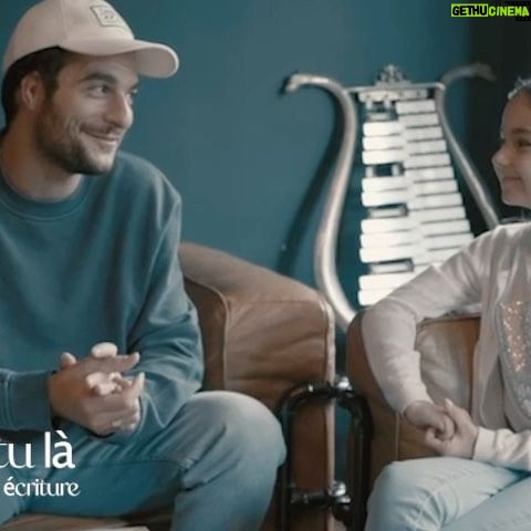 Valentina Tronel Instagram - Comme vous le savez le clip de « Où es-tu là » sort vendredi et j’avais envie de vous en montrer davantage 😍Vous allez donc découvrir comment cette belle chanson a été écrite 💖 Dans cette vidéo je suis accompagnée d’ @amir_officiel_ qui à co-écrit la chanson et que je remercie énormément pour ces magnifiques paroles 😊
