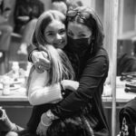 Valentina Tronel Instagram - « Je ne manque de rien, j’ai beaucoup d’amis, une famille unie...» 🎶 Coucou les amis 💖 Est-ce que 30 secondes en exclusivité de mon prochain clip ça vous dit ? 😍💕 Pour cela c’est tout simple, faites la même chose que moi : - Postez une photo d’un proche - Mettez en description une parole de la chanson « Où es-tu là » - Repartagez en story sans oublier de m’identifier Tirage au sort des 10 gagnants samedi 😘💖 #teamvalen #clip #ouestula #jeuconcours Credit : @agasvary ❤️