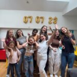 Valentina Tronel Instagram – C’était il y a un mois pile 😍
Souvenir de cette rencontre exclusive en studio avec certains d’entre vous, pour écouter « en vrai » en avant première 💖
Merci pour vos retours et votre présence qui m’ont fait tellement plaisir ! C’était un super moment 🫶🏻