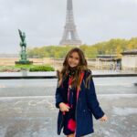 Valentina Tronel Instagram - Cc les amis, mes mots me manquent pour vous remercier pour tout votre soutien et vos messages. Je voulais vous offrir ce petit Backstage du tournage de la carte postale #jesc2020 💗💗💗