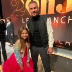 Valentina Tronel Instagram - Coucou ma #TeamValen 💜 Vous allez bien? Moi j’ai encore plein d’étoiles dans les yeux depuis ma victoire à @junioreurovisionofficial 🤩 Merci à @francetelevisions @tpmptv et @bfmtv (entre autres!) de m’avoir reçue et de m’avoir permis de faire la rencontre de ces superbes personnalités ! #TeamValen @junioreurovisionofficial @france2 @eurovisionfrance @marchalfabrice @playtwolabel