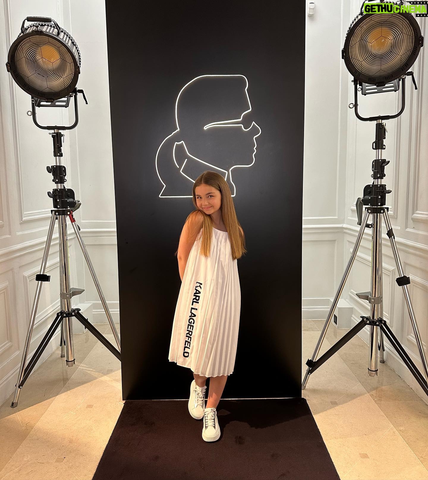 Valentina Tronel Instagram - Trop belle journée 🤍 @karllagerfeld