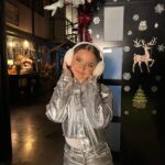 Valentina Tronel Instagram - Alors vous avez aimé le clip ?🎄💖