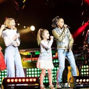 Valentina Tronel Instagram - Wow! Je n’ai pas les mots pour décrire cette merveilleuse aventure que nous avons vécue Ilyana, Dylan, Nathan, Gloria et moi pendant plus de 3 ans. 🤍
Tous nos moments partagés resteront à jamais gravés dans ma mémoire et je suis plus que fière d’avoir pu faire partie de ce beau projet. 
Je suis aussi triste que vous 🥺
Votre soutien, votre enthousiasme et votre amour ont été incroyables ! 
Ilyana, Dylan, Nathan et Gloria, je n’aurais jamais cru qu’en rentrant dans cette aventure, j’aurais une deuxième famille ❤️ 
Je vous aime très très fort ! 
Je remercie sincèrement toutes celles et ceux qui nous ont accompagnés dans ce projet, notre superbe équipe et vous. ✨
Merci, merci, merci <3