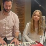 Valentina Tronel Instagram – J’aime tellement cette chanson, j’espère que ce cover vous plaira 🫶🏻 
@watchoutforthetornado 💝
Merci au meilleur des pianistes @juliencomblat !!!!!
