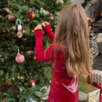 Valentina Tronel Instagram – Je vous ai promis de l’annoncer aujourd’hui !
C’est le clip de « La magie de Noël » que vous pourrez découvrir le 3 novembre !
Bravo à ceux qui avaient deviné :)
J’ai tellement hâte de vous le faire découvrir 💖🫶🏼
—
📱 @alylevy_ / @aly.agency