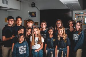 Valentina Tronel Instagram - Comment c’est passé votre rentrée ? Vous êtes content de votre classe ? Racontez moi :) Plus que quelques jours avant la sortie du clip !! 🤞🏻💗

📸© : @aurelfqt.pro