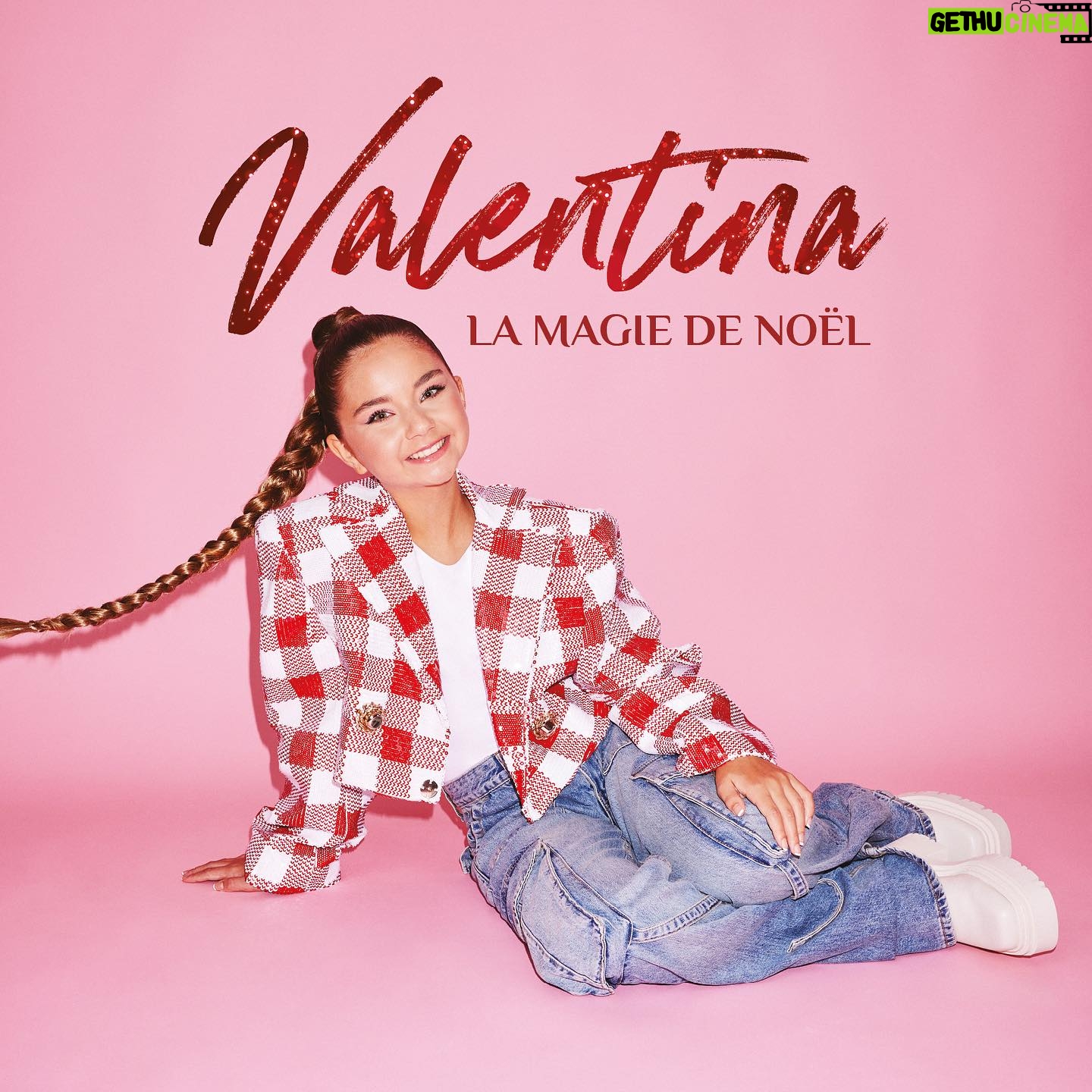 Valentina Tronel Instagram - Je suis très fière et émue de vous présenter mon premier album de Noël : « La magie de Noël ». 🫶🏻 J’ai adoré travailler dessus, réinterpréter mes chansons favorites de Noël en y ajoutant mes propres titres originaux. 💖 L’album sera disponible le 3 novembre. Restez connectés, j’ai pleins d’autres belles surprises pour vous ✨ 📸 : @servanilyne