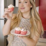 Valentina de Abreu Instagram - Acompáñenme en este backstage preparando unos deliciosos Cupcakes 🧁 con mi Tecno Spark 20 Pro 🫶🏻📲 😻 donde disfrutó de todo el proceso sin preocupaciones gracias a su 😍:⬇️ 📸 Cámara principal Ultra sensible de 108MP 👩🏻Modo Selfie de 32MP 📷Zoom 3x sin pérdidas 📱Pantalla Curva Ultra Resistente con vidrio protector Corning®️ Gorilla®️ Glass 5 ✨Certificación IP53 resistente al Polvo y Salpicaduras ➡️ Ultra sofisticado, Ultra poderoso😎 ❣️Desde $239🤩 #TecnoSpark20ProPlus #TecnoMobileEcuador #UltraSofisticado #UltraPoderoso