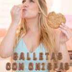 Valentina de Abreu Instagram - LAS MEJORES galletas con chispas de chocolate 🍪🤤 Ingredientes: -150gr: azúcar morena: -50gr azúcar blanca -170gr margarina Una pizca de sal 1cda vainilla 250gr Harina de trigo 1 cdita polvo de hornear 180gr de chocolate (mientras más mejor 😂😂) yo le puse chocolate negro, blanco y con leche Almendras al gusto #valentinadeabreu #lachama #galletas #chocolatechip #chocolatechipcookies #disney #recipe #postre #recetas