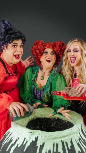 Valentina de Abreu Instagram - 🔮ABRAKADABRA🔮
 Tres brujas sueltas 👩🏻👩🏻‍🦰👩🏼‍🦱🧹
Las hermanas Sanderson regresan del más allá y solo tendrán 24 hrs para conseguir el hechizo de la eterna juventud. 

Los esperamos  en el teatro @labotagye 🧟‍♂️🕷️
5, 6 y 7 de octubre 🎃🦇
RESERVAS  0967266443

Texto: @adrianaviles_  @ruth_coello 
Dirección: @ruth_coello 
Dirección de arte @adrianaviles_ 
Elenco @valentinadeabreu @elbagonzalezr @tugordosoy 
Producción @paulaaa.romeroo 

LINK DE RESERVAS EN MI PERFIL

#abrakadabra #halloween #hermanassanderson #hocuspocus #brujas #octubre #teatro #gye #ecuador