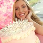 Valentina de Abreu Instagram - Que cumpleaños tan hermoso 🥹💕 Gracias a todos🙏🏻👸🏼 - No pudo haber sido en un mejor lugar 💕🛥️ gracias chicos 😍 @riverdock.ec - Gracias Ami @alkiletto.ec por siempre hacer las decoraciones de mis sueños 🌸💐 eres la mejor 🥹 - Y @partyloversec se encargaron de que la farra estuviera llena de brillos, neón y mucho color 🪩 🎉 #fiesta #cumpleaños #happybirthday #felizcumple #lachama #gye #ecuador #valentinadeabreu #party