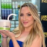 Valentina de Abreu Instagram - Así de hermosa siempre me deja mi @jasminchevezhairexpert en la peluquería de @maritzachevez 😍 Me encanta el color, las extensiones y lo hermoso que queda mi cabello 🥹💕 Y @omarchevez siempre me lo deja suave e hidratado 😍 #cabello #hair #blonde #rubia #me #peluqueria #transición #lachama #valentinadeabreu