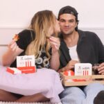 Valentina de Abreu Instagram - A quien más le pasa? 😂🍗🐥💕 Mencional@ en los comentarios 👇🏻👇🏻 Feat @adrianperazam 🫶 #kfc #ecuador #gye #noquiero #valentinadeabreu #boyfriend #pollo