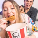 Valentina de Abreu Instagram - Con mi pollito @kfcecuador nadie se mete 😂🍗💕 #novios #vs #valentinadeabreu #gye #ecuador #competencia #lachama