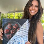 Valentine Thomas Instagram - IF YOU’VE BEEN LOOKING FOR A SIGN TO BUY THIS BOOK - THIS IS IT! If you’re great at cooking, this is for you, if you’re shit at cooking, this is also for you. From a technical section to learn how to use and prep fish and seafood, to world recipes and sustainability tips, you’ll have the ultimate fish bible in your hands. Oh and the photography is phenomenal (thanks to @andrewthomaslee )! Ha, not funny jokes aside, the first week of a book coming is really important so if you’ve been wanting to wait, please don’t hehe. If you don’t like it I’ll refund you (probably not).
