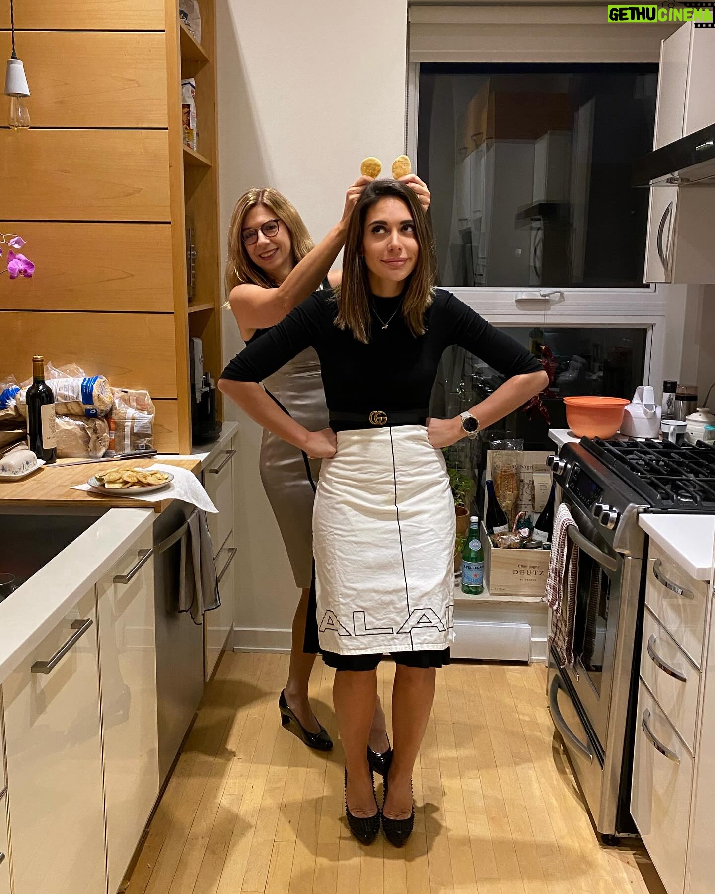 Valentine Thomas Instagram - Cooking with my mom ๐ โare you sure thatโs how you do it?โ. Pretty sure mom, pretty sure ๐