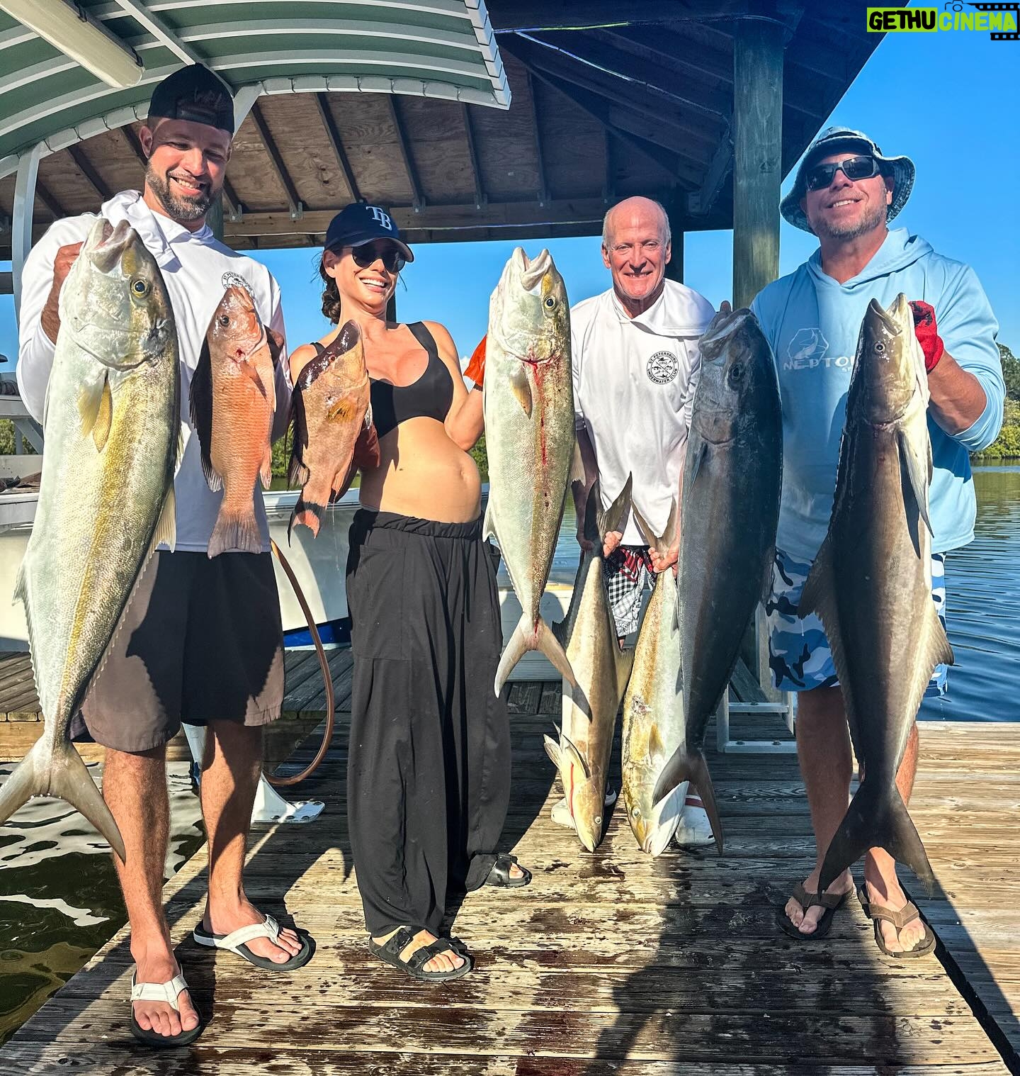Valentine Thomas Instagram - Beautiful couple days diving my favourite spot. I wanted to come to Tampa to dive, hang out with my friends and just enjoy some “me” time without having to worry about my baby hehe 🙃 Even the sausage stayed home! Weather was lovely, water was clear, it’s like the star has aligned for my “send off”! I managed dives between 25 and 50ft with ease, shot fish, fend off sharks and cleaned fish . Hey, they say to stay active when you’re pregnant! Next stop, a week in the Bahamas with @danielf86 for our baby moon, oh and my bday whatever, I stopped counting 😒😬