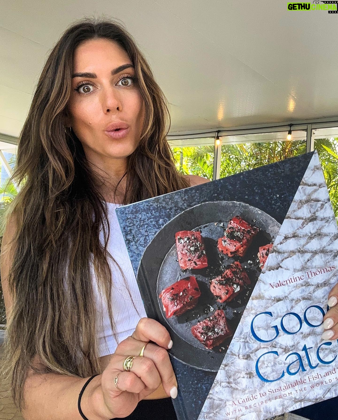 Valentine Thomas - 6.9K Likes - IF YOU’VE BEEN LOOKING FOR A SIGN TO BUY THIS BOOK - THIS IS IT!
If you’re great at cooking, this is for you, if you’re shit at cooking, this is also for you. From a technical section to learn how to use and prep fish and seafood, to world recipes and sustainability tips, you’ll have the ultimate fish bible in your hands. Oh and the photography is phenomenal (thanks to @andrewthomaslee )!
Ha, not funny jokes aside, the first week of a book coming is really important so if you’ve been wanting to wait, please don’t hehe. If you don’t like it I’ll refund you (probably not).