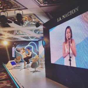 Valeria Gastaldi Instagram - Muchas Gracias @lanacioncom por invitarme a formar parte de este gran encuentro!  Un honor para mi cantar nuestro Himno para tanta Gente!!! https://www.lanacion.com.ar/economia/valeria-gastaldi-emociono-todos-la-nueva-argentina-nid2307620

Gracias @santimanriqueok por acompañarme!!!