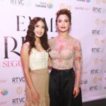 Valeria Emiliani Instagram – Hoy me despido Emma, gracias por recordarme lo esencial de ser una artista. Gracias a todos los que acompañaron esta mágica noche y este camino que hoy se acaba para mi, pero que sigue para grandes artistas talentoso que darán forma a esta historia.
EMMA REYES segunda temporada a partir del 14 de Agosto por @senalcolombiatv 🫶🏽❤️👩🏽🎨
Maquillaje: @mapahurtado
Corset: @soreil_lingerie
Fotos: @sandrob.art & @jorgemiliofotografo
Peinado: @sofiaamakeupartist