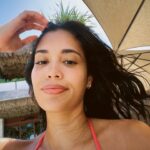 Valeria Emiliani Instagram – Ya no tengo número favorito, ni la Miel de mi vida, ni Romeo que me conquiste ni me adore… Solo tengo un vacío que me abraza todos los días, que me recuerda que estoy viva y a su vez me muestra como mueren tantos pedacitos de mi…