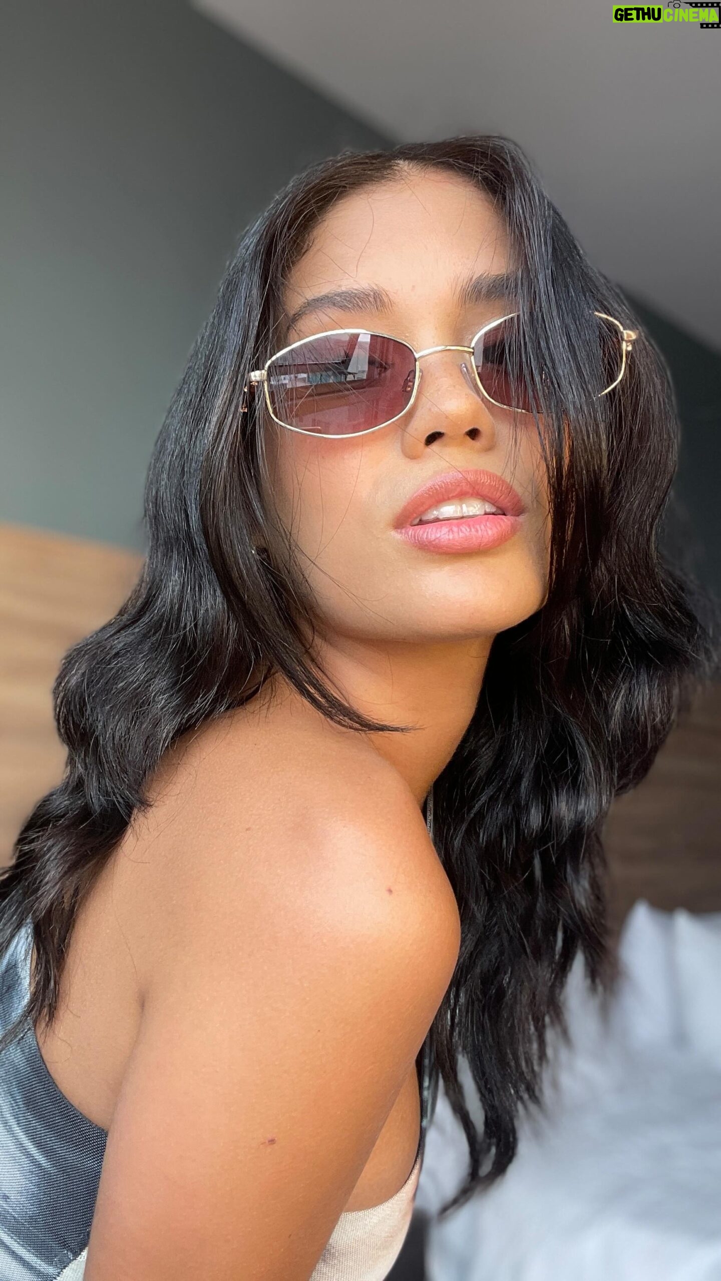 Valeria Emiliani Instagram - GRWM PARA EL FEP 😎 X @bershka 🦋 #BERSHKA @BERSHKAColombia