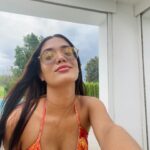Valeria Emiliani Instagram – No hay peor ciego que el que no quiere usar sus lentes 😎

@osodeanteojos_