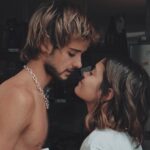 Valeria Emiliani Instagram - “Yo sólo quería saber lo que era pasar un día aburridisimo contigo…” #Palpito On Netflix. #themarkedheart