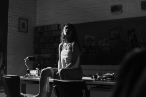 Valeria Emiliani Instagram - Bala perdida le pertenece a esta escena de Pálpito🫶🏽 fotos por el gran @luisoteroprada 

#BALAPERDIDA
#TheMarkedHeart 
#Palpito2