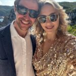 Valeria Ortega Instagram - ✨ golden ✨ algunas fotos de ayer! 💫 Un fantástico día, lleno de ☀️ 🎶 🍹 🥵 ❤️ 🎉 💃🏼 🪩🤜🏼🤛🏼 👗 @casa.santander