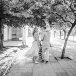 Valeria Ortega Instagram - No hay nada que me recargue más que mi familia. Soy adicta a mis hijos (y a Jon también). Desde mi primer embarazo siento que desarrollé un súper pode: el olfato. Aparte de saber exactamente qué está cocinando mi vecina y saber quién fuma en el edificio, lo único bueno que tiene este superpoder es que soy adicta a mis hijos. Literalmente necesito olerlos, necesito tenerlos cerca. Será algo animal? Algo de mamífero? Díganme que también les pasa 😅👉🏼👈🏼 Con Jon también, ah. Más aún cuando está lejos. Hoy los necesito a todos más que nunca 😻 📸 @danielagaldames