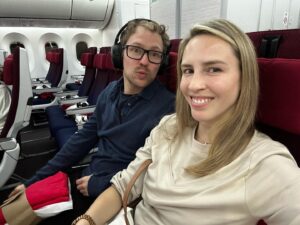 Valeria Ortega Instagram - Hace mucho que no viajábamos sin niños. Una nueva aventura con @franklawn 🫶🏻🍷 extrañando a mis pollos, pero sé que están en la mejores manos 🙌🏼 🇪🇸 allá vamos!! ✈️ Cross check y reportar ✈️
