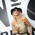 Valeria Ortega Instagram - @jackdanielschile hizo de este Lollapalooza 2024 una verdadera fiesta! 🥳 Con muchas actividades! Zona makeup rocker 🎸 ⚡️ tributos de bandas y más. Estuvo SOÑADO! De verdad impresionada con la energía, el amor por la música, la buena compañía y pasarlo bien! #makeitcount #JackEnLolla @newmediacl Mis favoritos del sábado en Lolla @glupoficial @franciscamusic @offspring @arcadefire @blink182