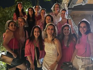 Valeria Ortega Instagram - #teambride 👰🏼‍♀️ 
Despedida de soltera 🥳🥳
Estuvo increíble 
Ahora muero lentamente 🥳😅

Son lo más @mrs_cata.sch.o @cata.gv @amparohernandezc @pau__mp @gloriarojascl @periodistar @aleherreradimter @melissasemonick @iasenjo @jesularraing @dimtercarolina