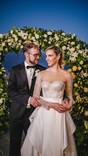 Valeria Ortega Instagram - Preview! Me tendrán que perdonar, pero esto va a durar hartos posts 😂❤️‍🔥👰🏼‍♀️🤵🏼‍♂️

Tremendos @cinemabuke