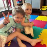 Valeria Ortega Instagram – Vengo a mostrarles a mis pollos hermosos. Juegan, se ríen, pelean, se pegan, se aman.
Es difícil a veces, pero me hacen tan feliz. 
Soy muy afortunada ✨🥰