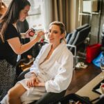 Valeria Ortega Instagram - Llegaron las fotos y tengo demasiada nostalgia de este día tan pero tan increíble 😻 Fue perfecto La previa con las bridesmaids y mi mamá Dress reveal! Amé ver sus caras cuando vieron el vestido por primera vez 🔥👏🏼 Ya vendrán más fotos @lauraemiliaschettino @mrs_cata.sch.o @amparohernandezc @pau__mp @gloriarojas_mua @josestamaria 📸 @danielagaldames 👗 @casa.santander Wedding planner @coniprovens