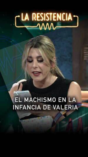 Valeria Ros Instagram - Valeria ha hecho mudanza y ha encontrado las notas que se escribía de pequeña. Muy SERIAL la infancia de @_valros 

#laresistencia