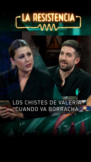 Valeria Ros Instagram - Tenemos el teléfono en silencio y fuera de cobertura por si llaman por el último chiste