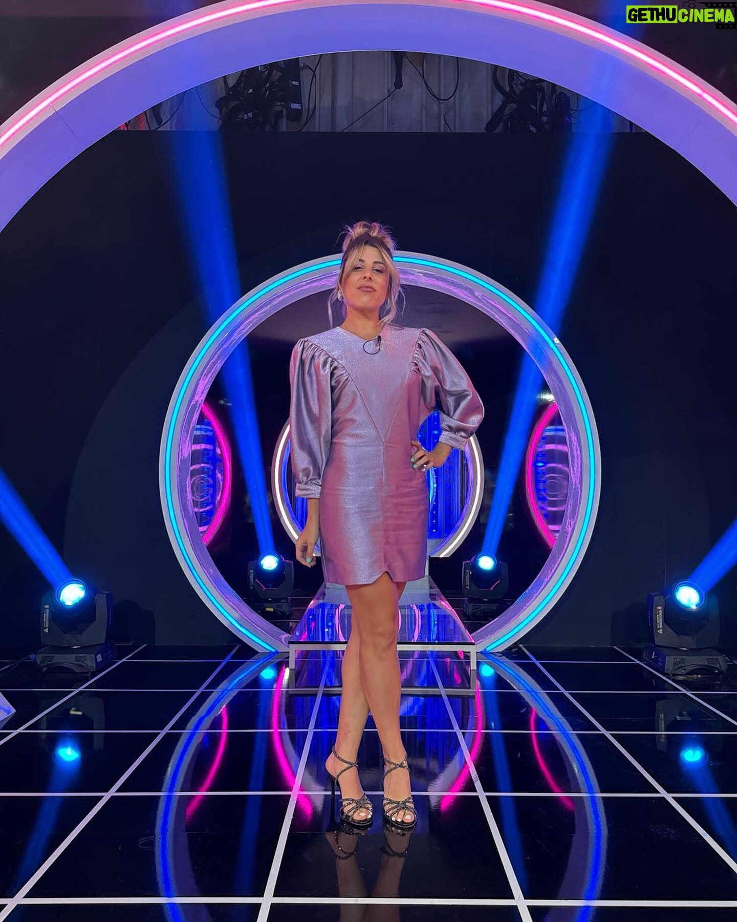 Valeria Ros Instagram - Menudo equipazo y menuda edici贸n de @tucaramesuena que me estoy pegando. Amigos, risas y retos constantes. Gracias por vernos y darnos tanto cari帽o!!! Atentamente, LA RUINA DEL POP 馃挾馃挾馃挾