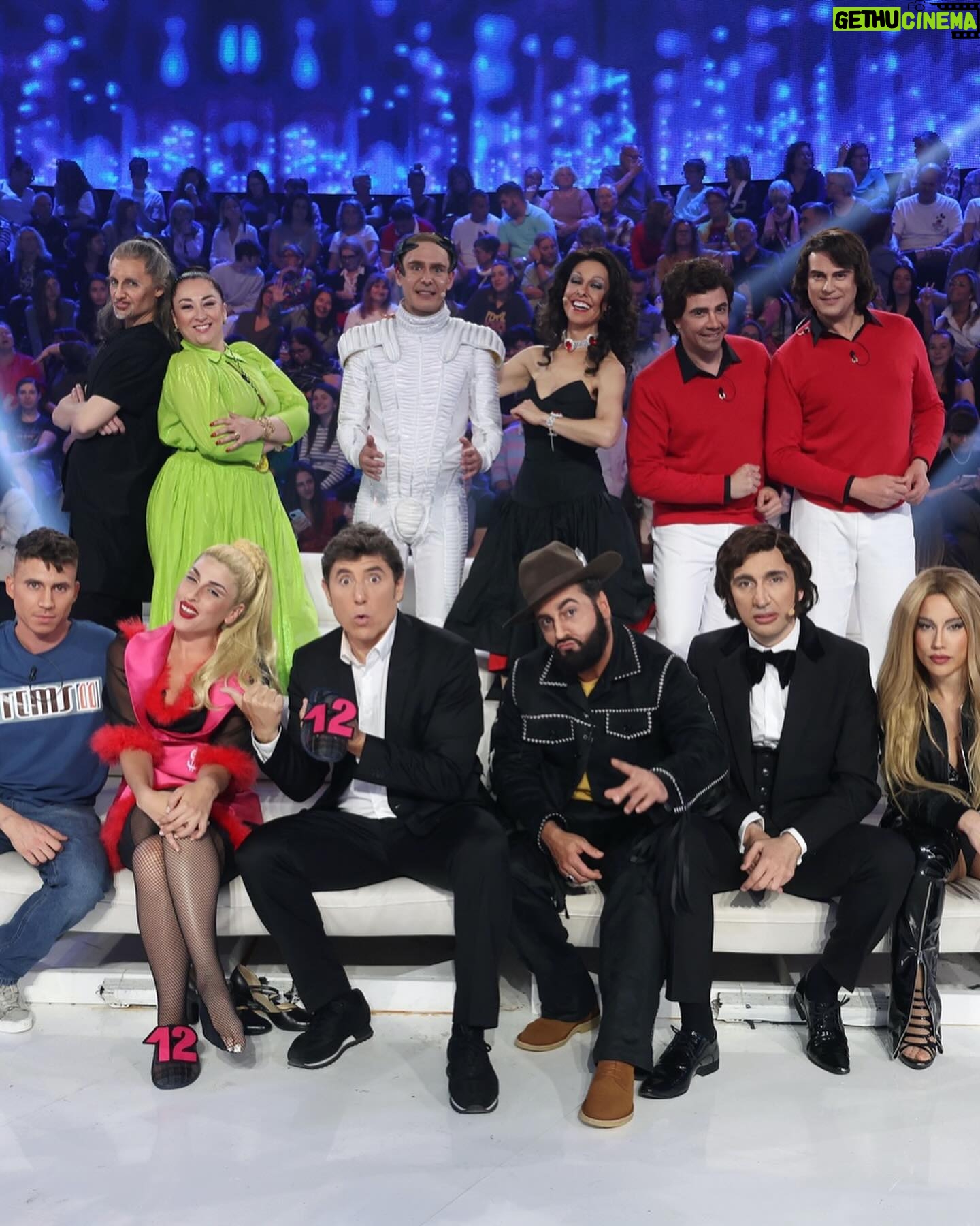 Valeria Ros Instagram - Menudo equipazo y menuda edici贸n de @tucaramesuena que me estoy pegando. Amigos, risas y retos constantes. Gracias por vernos y darnos tanto cari帽o!!! Atentamente, LA RUINA DEL POP 馃挾馃挾馃挾