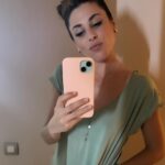 Valeria Ros Instagram - Así tengo todo el móvil lleno de selfies antes de dormir para dejar constancia de los pedazos de Make ups, peinados y looks que me dejan en los programas o bolos que trabajo 🤣 Qué suerte la mía que me pongan todos los días como una DIVA💕🫶 Venga os lo comparto y dejo hueco que paso de pagar icloud.