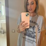Valeria Ros Instagram – Así tengo todo el móvil lleno de selfies antes de dormir para dejar constancia de los pedazos de Make ups, peinados y looks que me dejan en los programas o bolos que trabajo 🤣 Qué suerte la mía que me pongan todos los días como una DIVA💕🫶 Venga os lo comparto y dejo hueco que paso de pagar icloud.