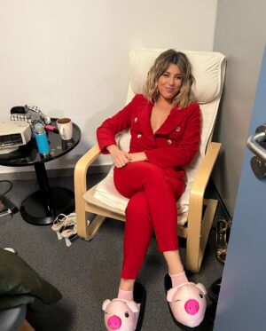 Valeria Ros Instagram - Momento camerino 🐷🐷🐷 En nada nos vemos en @zapeando 

📸@raulruda